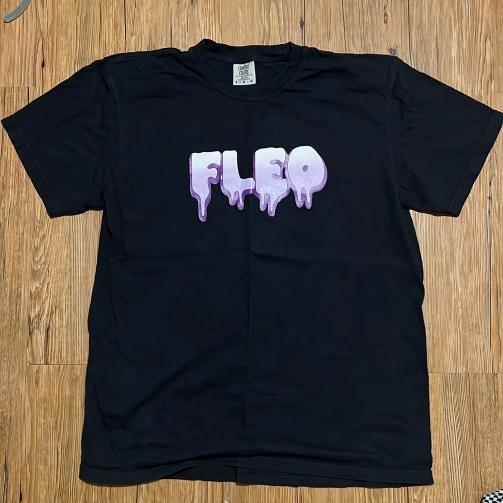 FLEO - Comfort Colors Drip Tshirt - Large